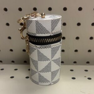 Geometric Patterned White and Black Keychain Holder